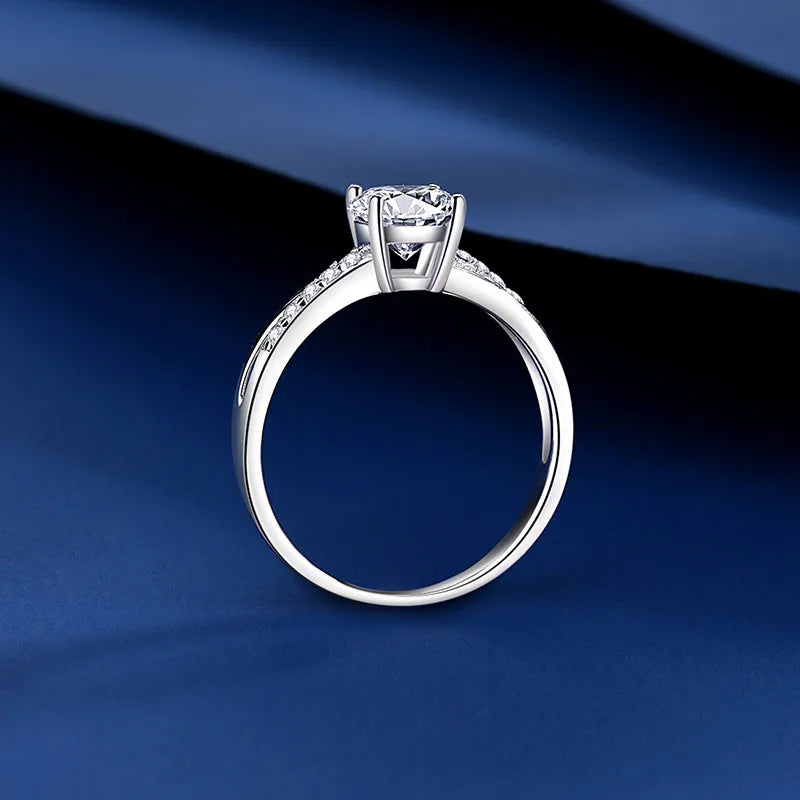Anello Solitario "Luce Eterna" Moissanite Autentica in Argento Sterling 925